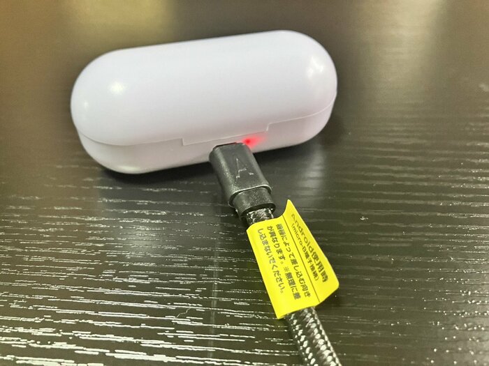 「A」の面を表にして、B端子をもつブルートゥースイヤホンを充電！