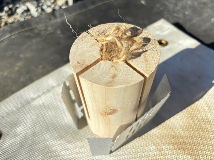 着火剤に火をつけると...。