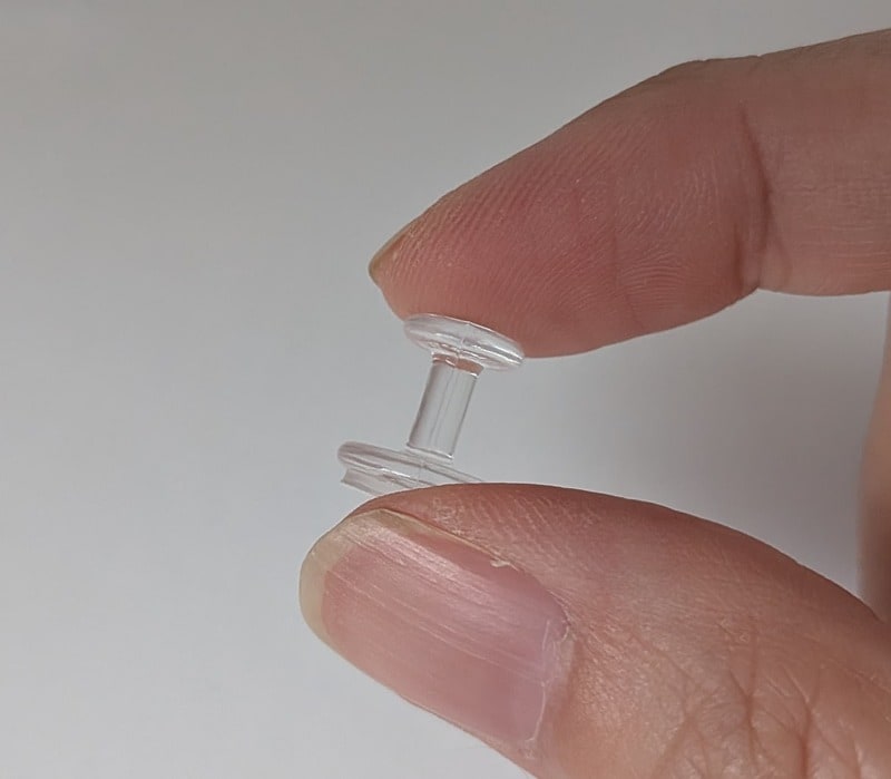 セリア　キーホルダーフック粘着シール付き 6個入