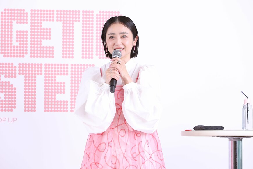 出所：株式会社mano mano『安達祐実プロデュースブランド「Upt（ウプト）」が、小田切ヒロさんがセレクトしたコスメを展開する期間限定ポップアップイベントに出店！開催前日のオープニングイベントに安達祐実がスペシャルゲストとして登壇』