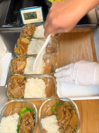 忙しい会社員主婦がやる気50％で作る【麻婆大根弁当】が美味しそう！「おかずいっぱいで贅沢弁当ですね」の声