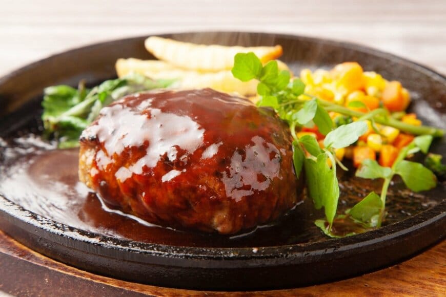 一見普通のランチメニュー表に違和感？思わず声に出して読みたくなる並びに「着眼点すごい」「お腹すいちゃう」