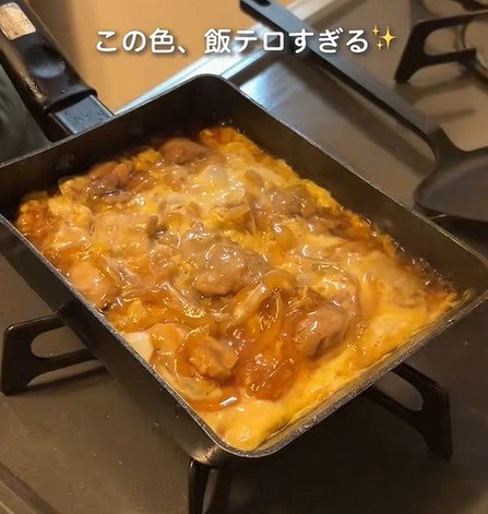 【一風変わった親子丼弁当】卵焼き風に包んで汁漏れしにくいお弁当に！楽しいアイデアに注目