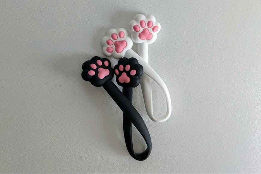 出所：筆者撮影（セリア、ねじるケーブルバンド 2P ネコ）