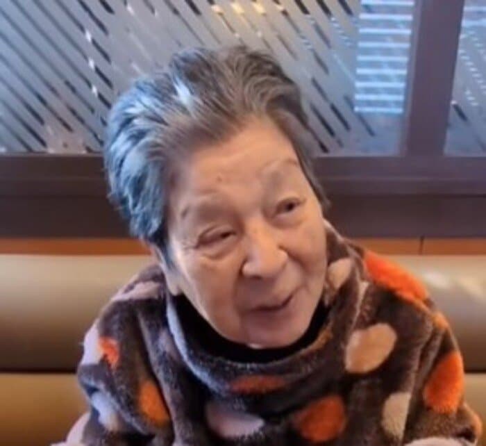 【84歳おばあちゃん】がステーキ300gを爆食！驚きの食べっぷりとまさかの展開に59万回再生の大反響「完食した！？と思ったら…」