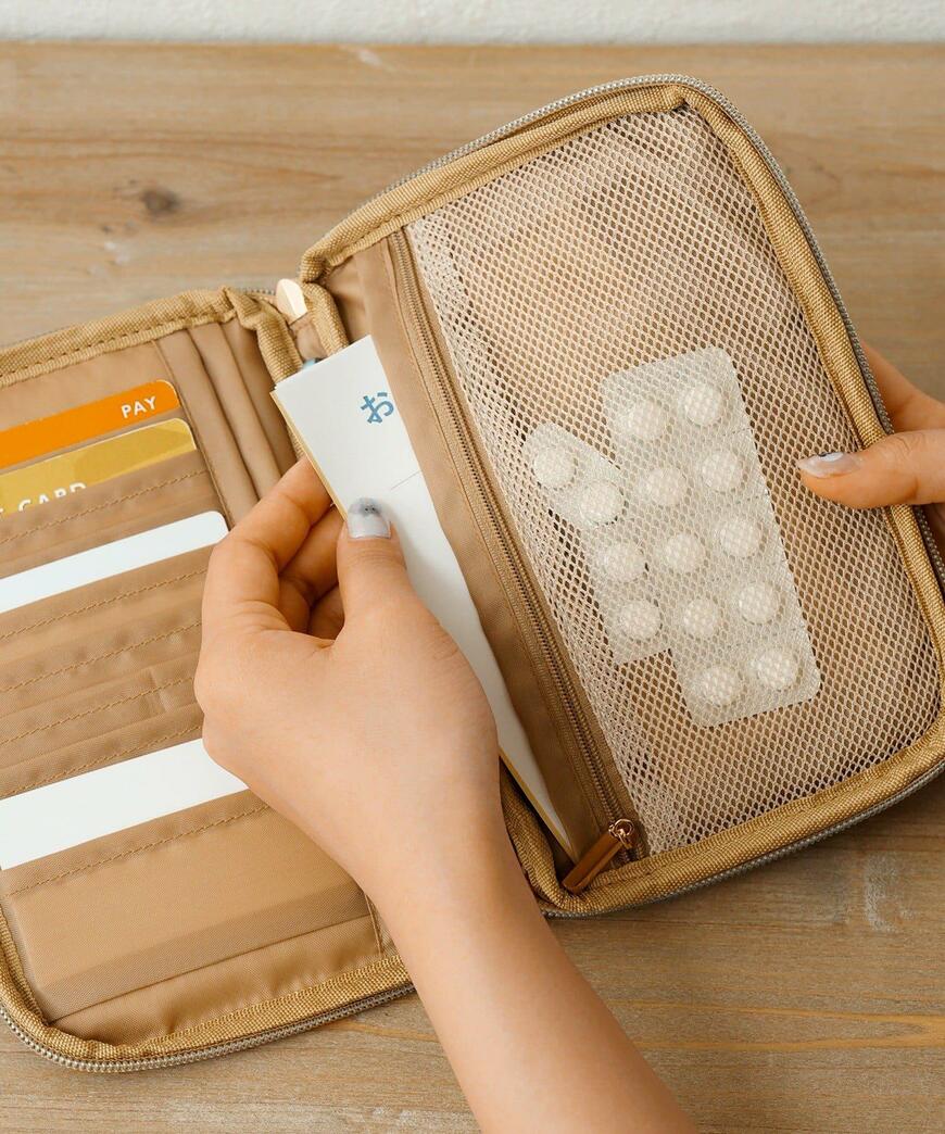 3COINS、お薬手帳ケースの画像