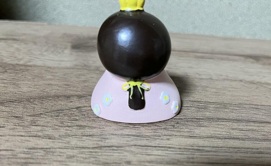 セリア、ひな祭りマスコット女雛の後ろ姿、商品画像