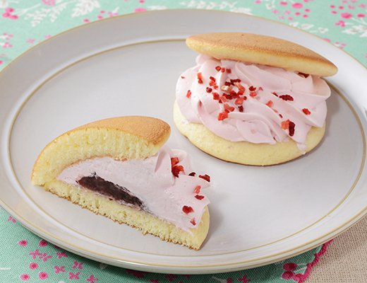 ローソンの新商品：いちごクリームどら焼き