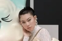 森星がまるで天女…全身レース×オールホワイトのドレスで抜群スタイル披露