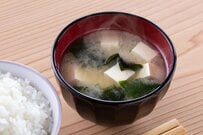 次回支給は2月13日【年金生活者支援給付金】年金本体と同時に「給付金」が受け取れる条件とは？（老齢・障害・遺族）