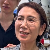 「毎日鏡を見てため息をついていた」女性がプロの似合わせカットで魅力引き立つ「ショートヘア」に変身