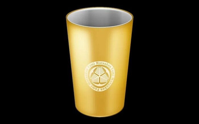 ゴールドボディに芸紋が冠された特別デザインのステンレスタンブラー