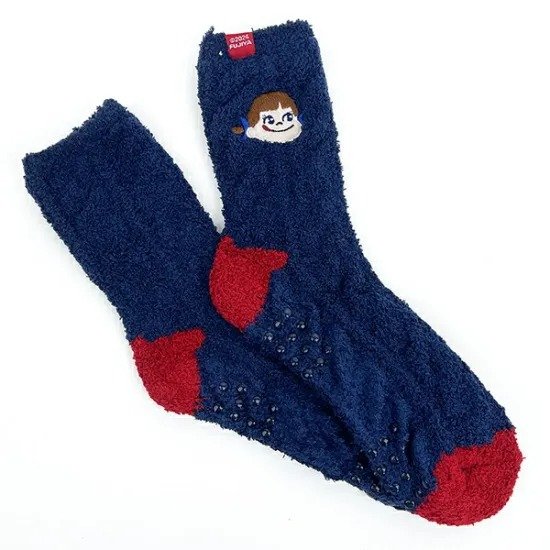 足元を優しく温めてくれる「ペコちゃん ルームソックス」