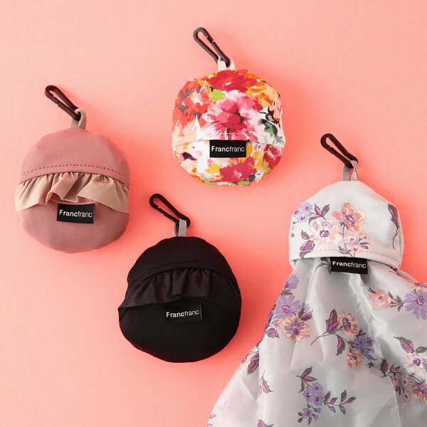 このエコバッグが持つ最大の魅力はその画期的な収納方法