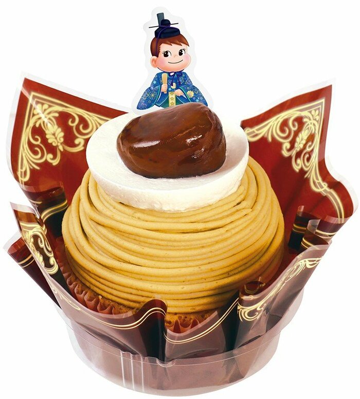 シャンテリークリームとブラウンマロンペーストを絞ったモンブランです。