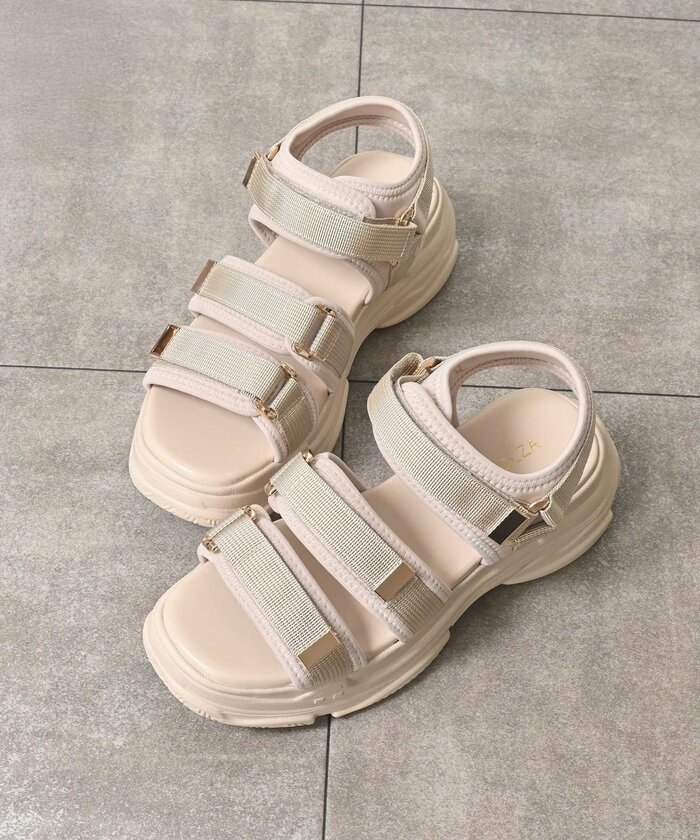 金具使い厚底サンダル