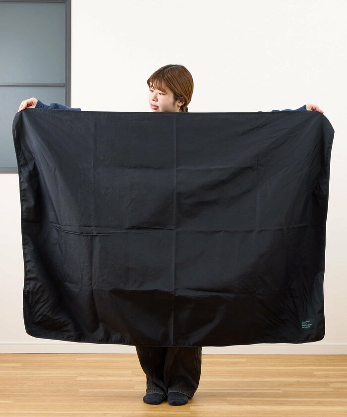 守りの要となるのがこの「多機能アルミ入りブランケット」
