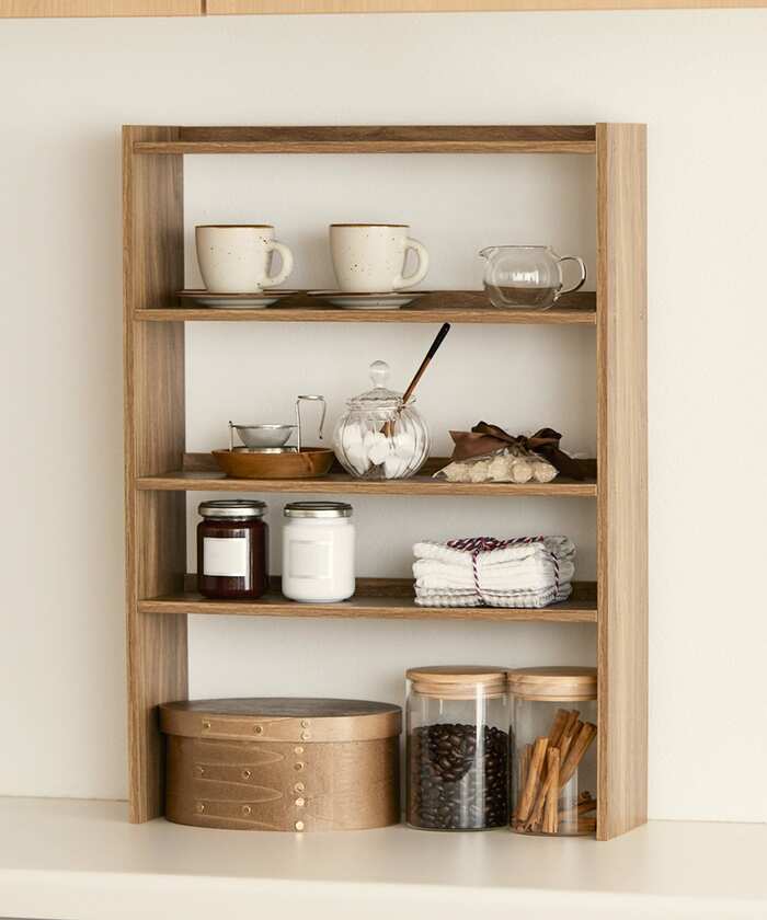 部屋に馴染みやすい木製キッチンラック