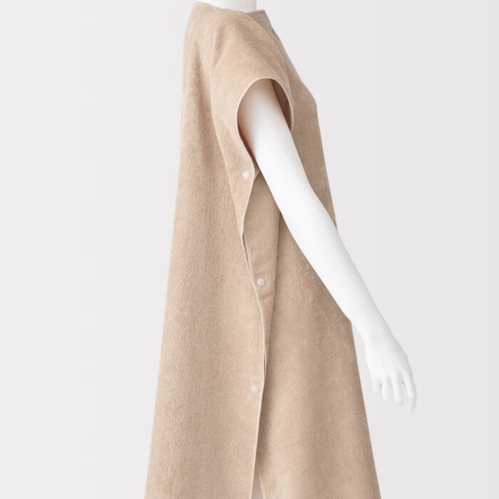 両端にはスナップボタン付き