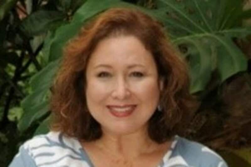 キャシー中島「花だらけ」の自宅を披露！バラ＆クリスマスローズに「素敵」「憧れます」の声