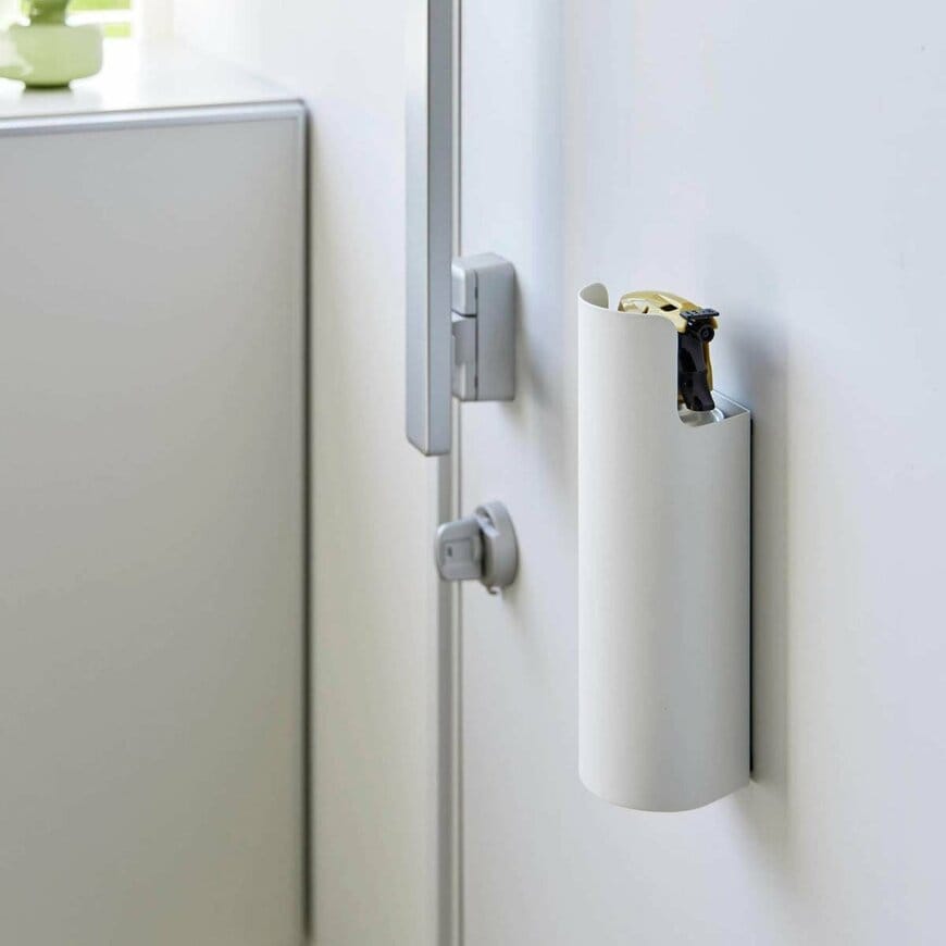 出所：山崎実業公式　マグネット目隠しスプレーホルダー タワー