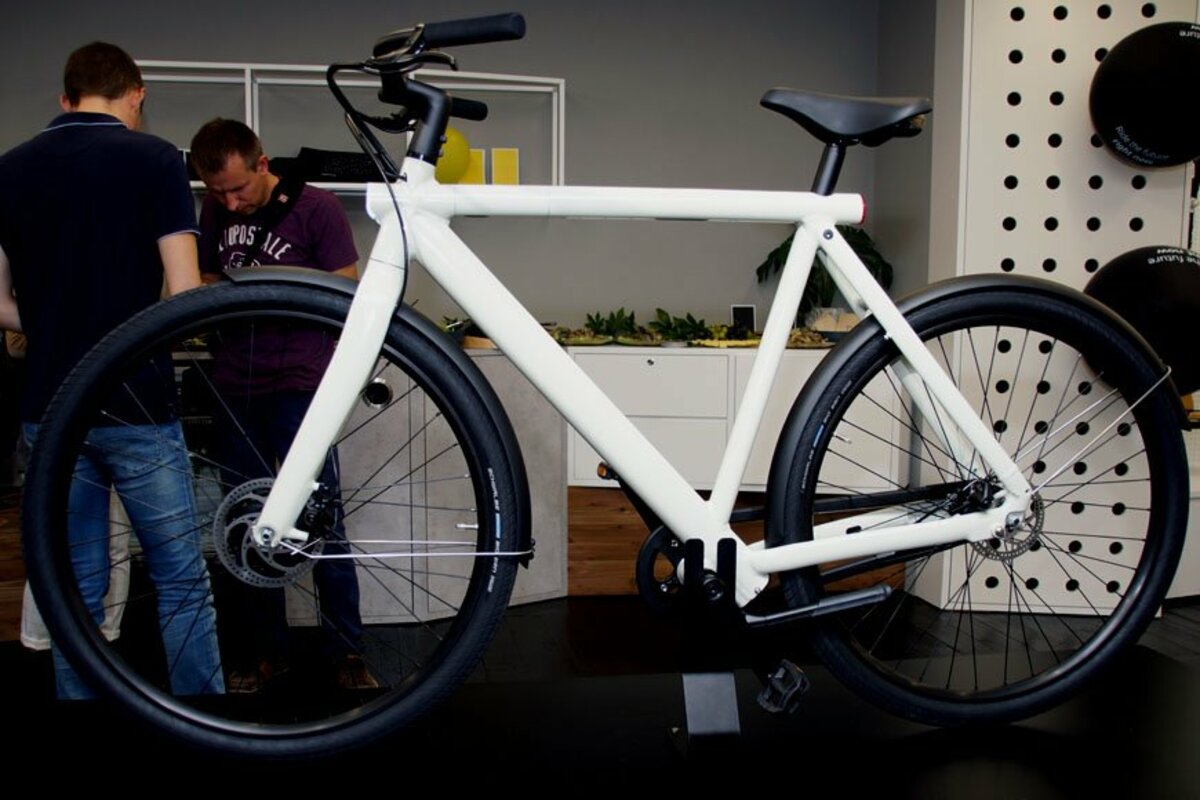 オランダ発！ 前輪にモーターを内蔵するスマート自転車を試乗してみた 