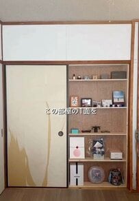 【和室DIY】ボロボロのふすまに〈コンクリート調の壁紙シール〉を貼って→おしゃれな〈アクセントウォール〉が完成