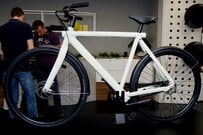 オランダ発！ 前輪にモーターを内蔵するスマート自転車を試乗してみた