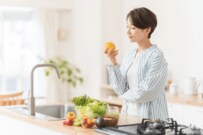 40歳代と50歳代「おひとりさま」の貯蓄額・毎月の生活費はいくら？みんなのお金事情を覗く