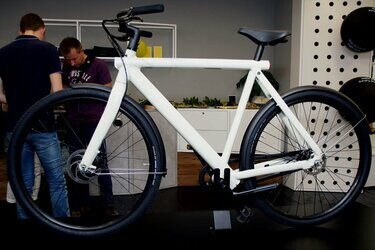 オランダ発！ 前輪にモーターを内蔵するスマート自転車を試乗し