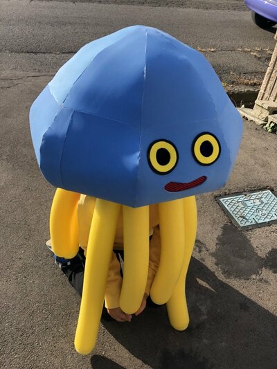 座って撮影したホイミスライム姿