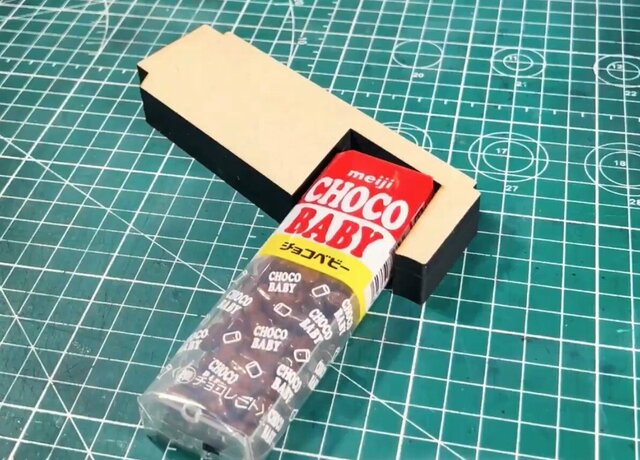 【革職人の傑作】チョコ菓子が銃に変身　「売ってください！いや売れ」「ほ、ほしい」
