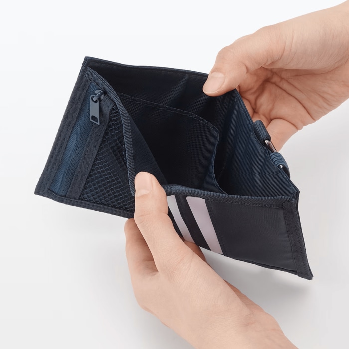 レジャーでの使用や、セカンド財布としてもぴったり