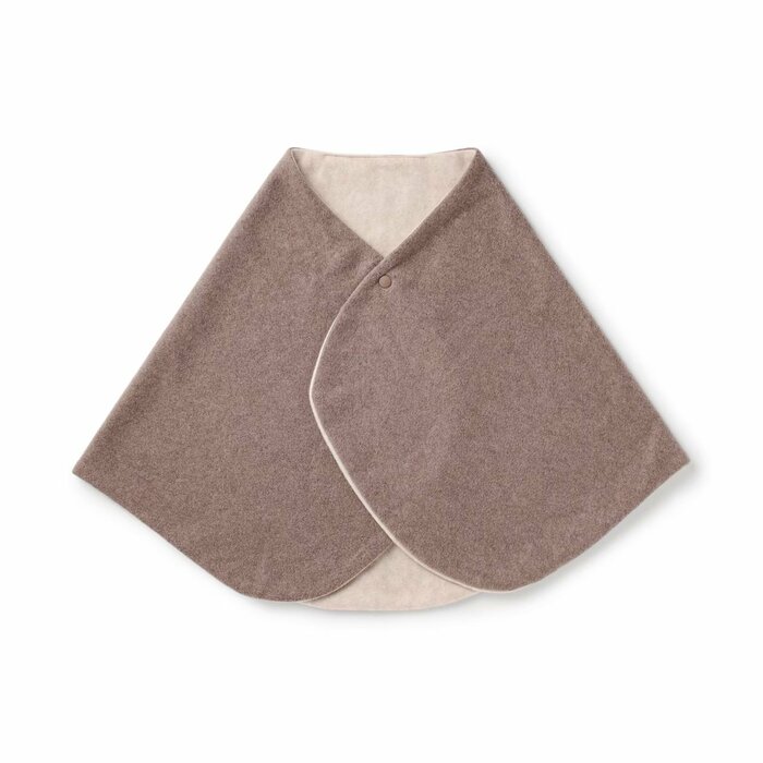 手ざわりがなめらかな、フリース素材の肩掛け