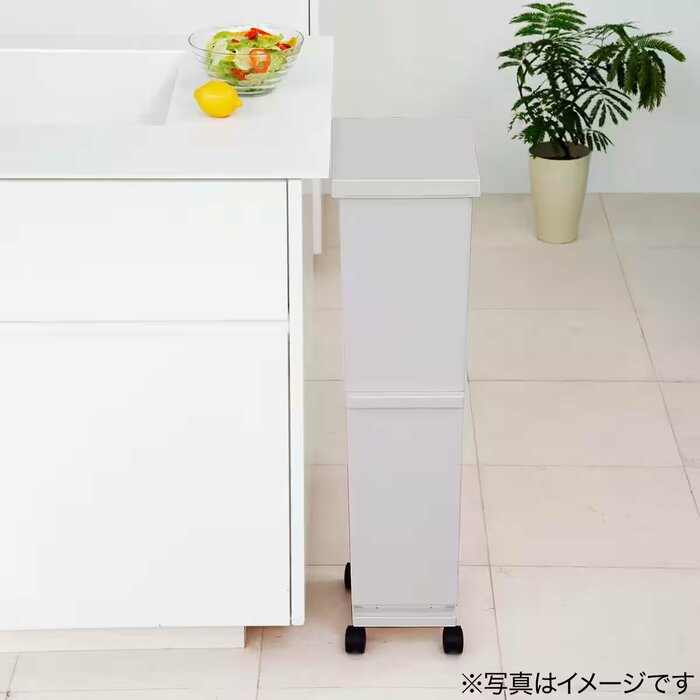キャスター付きなので、床を掃除するときなども持ち上げずに動かせます