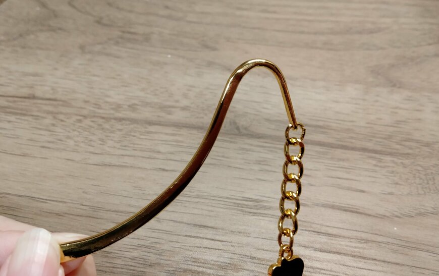 筆者撮影（ダイソー、ブックマーク（ネコ））