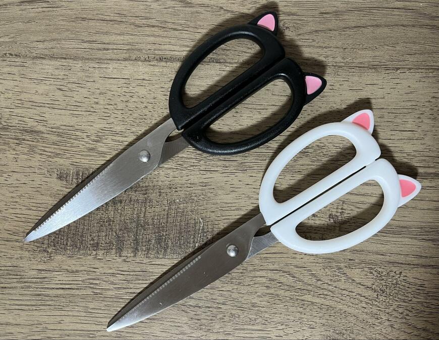 筆者撮影（セリア、キッチンはさみ 猫耳）