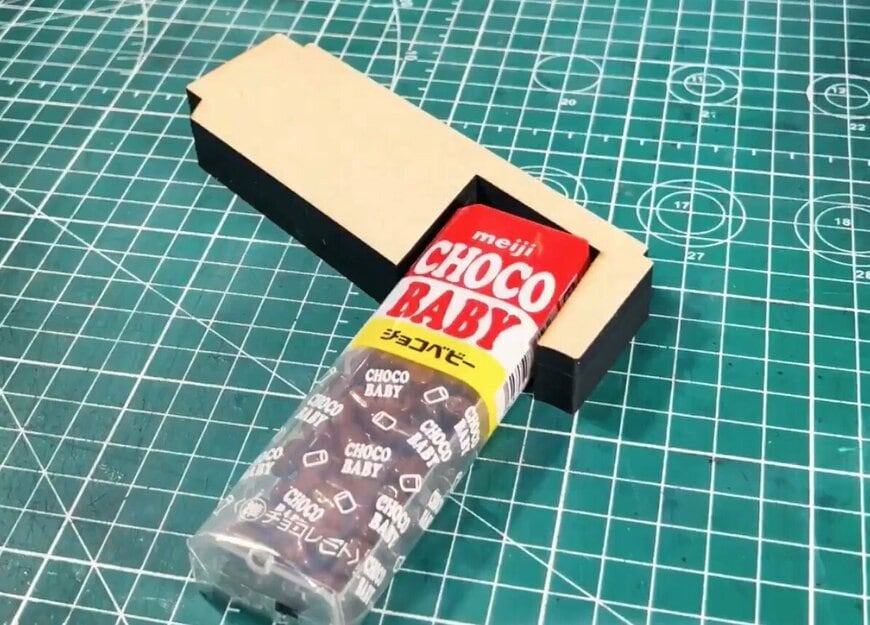 【革職人の傑作】チョコ菓子が銃に変身　「売ってください！いや売れ」「ほ、ほしい」