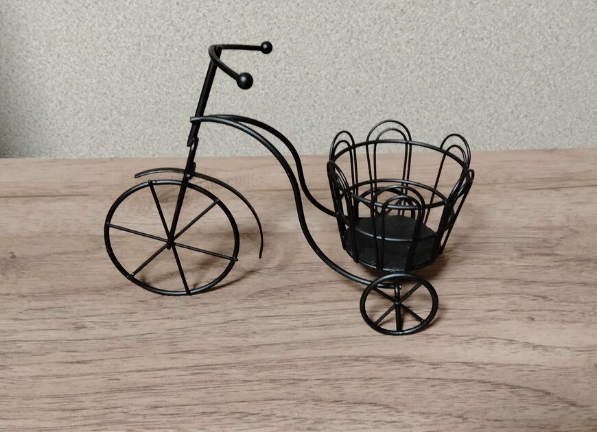 筆者撮影（ダイソー、アイアンインテリア小物（自転車B））
