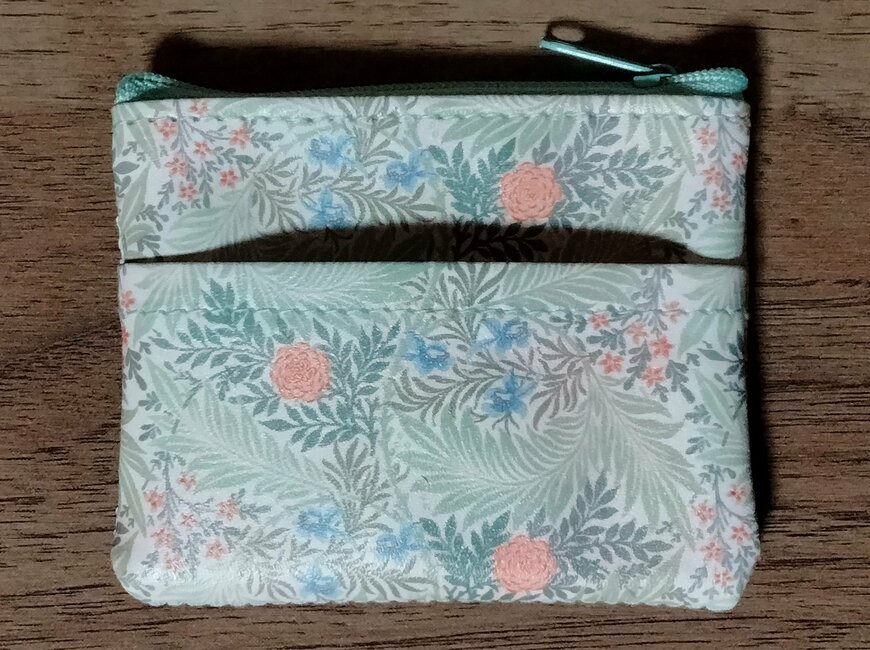 筆者撮影（セリア、コインケース ウィリアム・モリス）