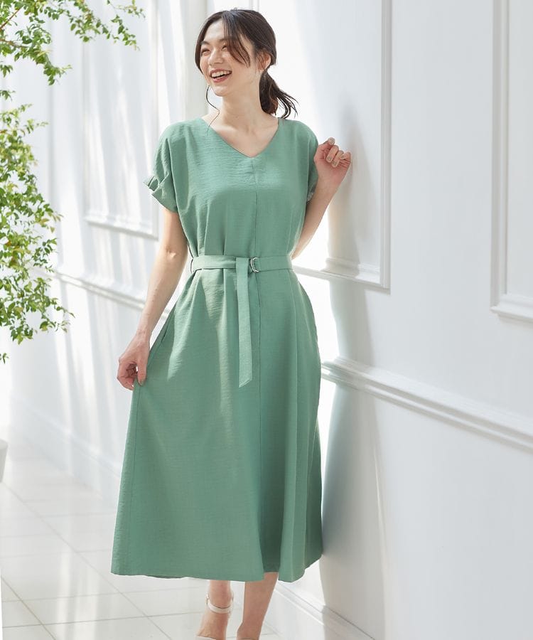 出所：ハニーズ公式通販 袖タックワンピース