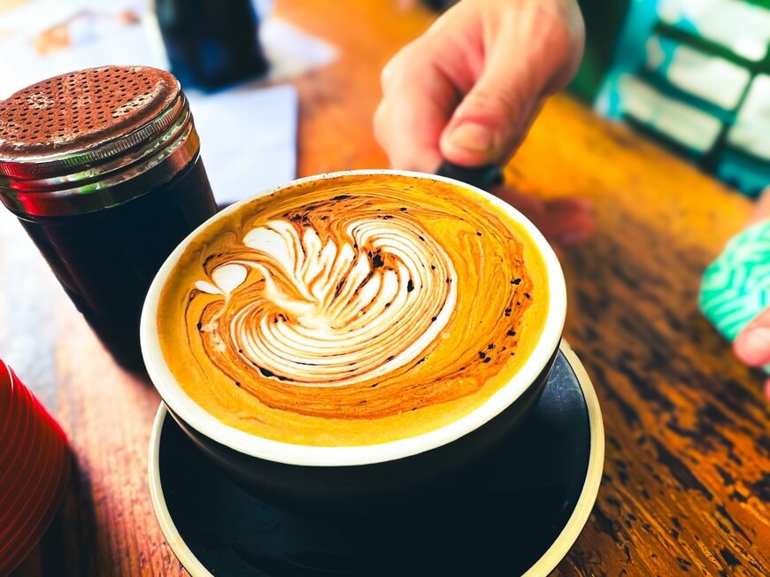 65歳以上の年金暮らし単身世帯「月の生活費」赤字？黒字？結果を見てみる！「年金加入経歴で5パターンに分類」年金みんなはどのくらいもらえる？