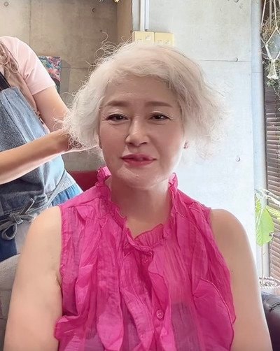 【66歳マダム】ショートのグレイヘアを…エレガントな〈パーマスタイル〉にイメチェン「可愛くて美しくてため息が出ちゃいます」