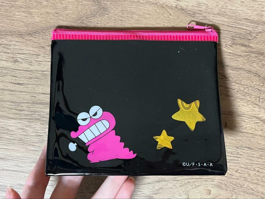 ダイソー、クレヨンしんちゃんミニフラットポーチの画像