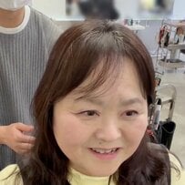 「前髪は作れないと言われた」他店で断られた女性…長年の願いが叶い「髪の毛増えました 笑」と喜びの笑顔に！