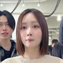 切りっぱなしボブの女性がくびれボブで大胆イメチェン！可愛すぎる変身に注目