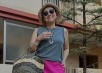 【64歳マダム】晩夏に“鮮やかピンク”が映え！「UNIQLO×しまむら」の高見えプチプラコーデ