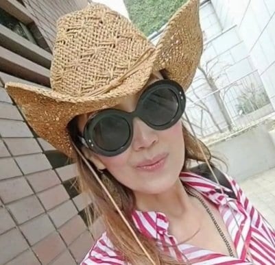 【69歳マダム】の上品な「ウエスタンコーデ」が素敵！おしゃれなスタイルに「カッコよすぎ」「メッチャいいね〜」の声