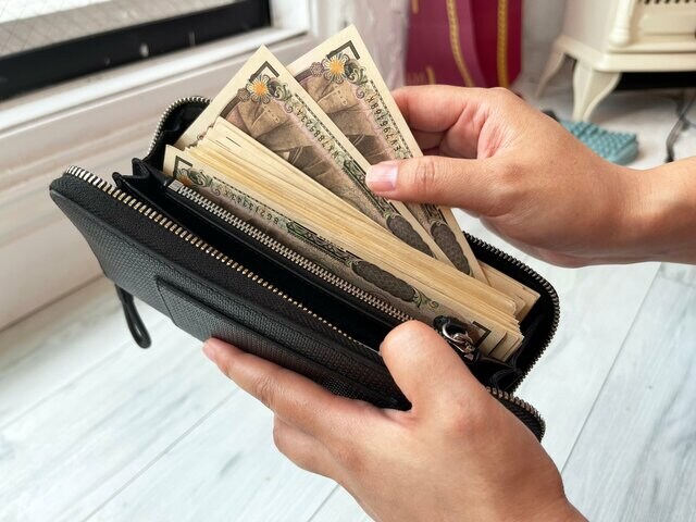「12月15日に支給される年金生活者支援給付金」給付額《対前年度+2.7%引上げ》来年3月分まで適用
