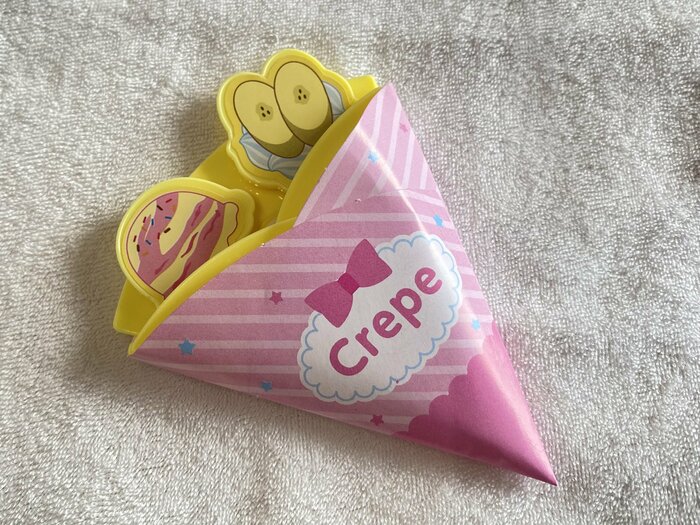 折り畳み、三角の袋に入れて完成